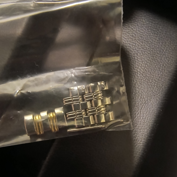 Wenger Swiss Military 79096 Women Silver Gold Tone Stainless Steel Watch IOB - Picture 6 of 8